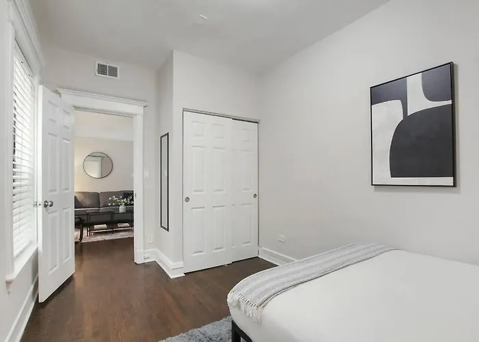 3br Vibrant In Hyde Park - Bstone 5310-1 Chicago