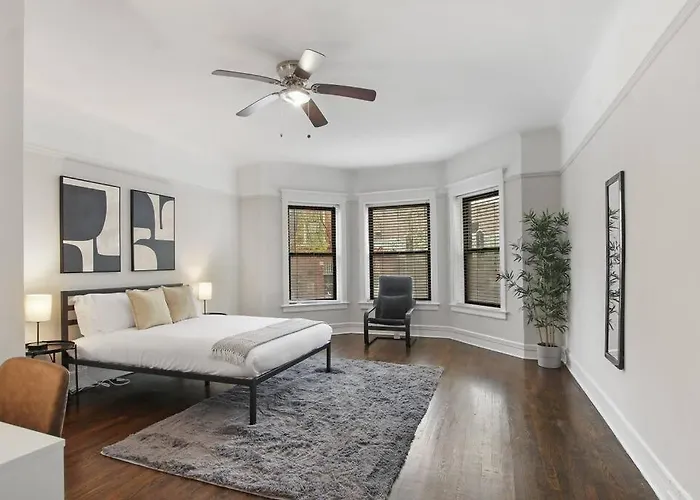 3br Vibrant In Hyde Park - Bstone 5310-1 Chicago